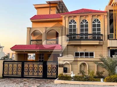 بحریہ آرچرڈ فیز 4 بحریہ آرچرڈ,لاہور میں 5 کمروں کا 10 مرلہ مکان 2.8 کروڑ میں برائے فروخت۔