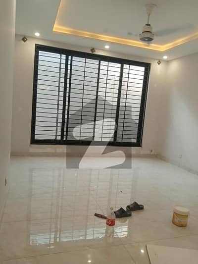 G-9/4 size 40x80 Ground floor separate gate 3bed 3bath dring tvlounge kitchen