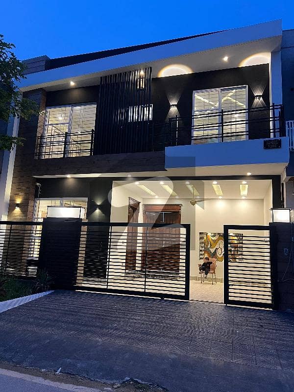 8 Marla Luxury House For Sale