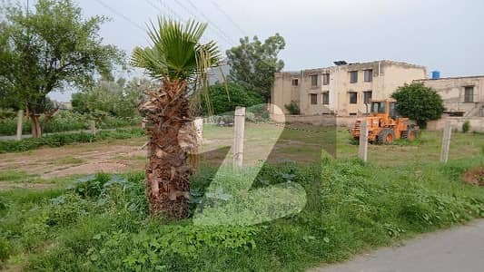 ایڈن لین ولاز 2 ایڈن,لاہور میں 2 کنال کمرشل پلاٹ 60.0 کروڑ میں برائے فروخت۔