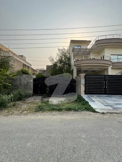 10.93 Marla, Facing Park LDA Approved Plot For Sale