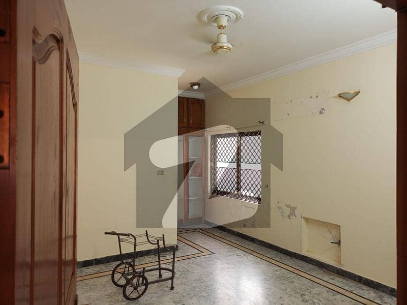12.8 MARLA UPPER PORTION FOR RENT I-8/3