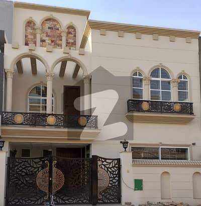 بحریہ آرچرڈ فیز 1 ۔ ایسٹزن بحریہ آرچرڈ فیز 1,بحریہ آرچرڈ,لاہور میں 3 کمروں کا 5 مرلہ مکان 1.7 کروڑ میں برائے فروخت۔