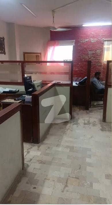 پی ای سی ایچ ایس بلاک 2 پی ای سی ایچ ایس,جمشید ٹاؤن,کراچی میں 4 مرلہ دفتر 75.0 ہزار میں کرایہ پر دستیاب ہے۔