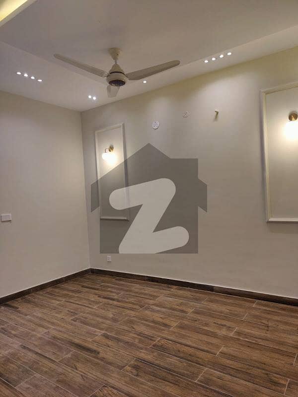 GULBERG RESIDENCIA 7M GROUND FLOURFOR RENT GULBERG RESIDENCIA 7M GROUND FLOURFOR RENT