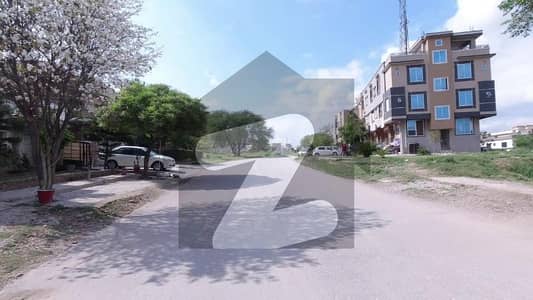 200 Square Yards Residential Plot For sale In F-16/1