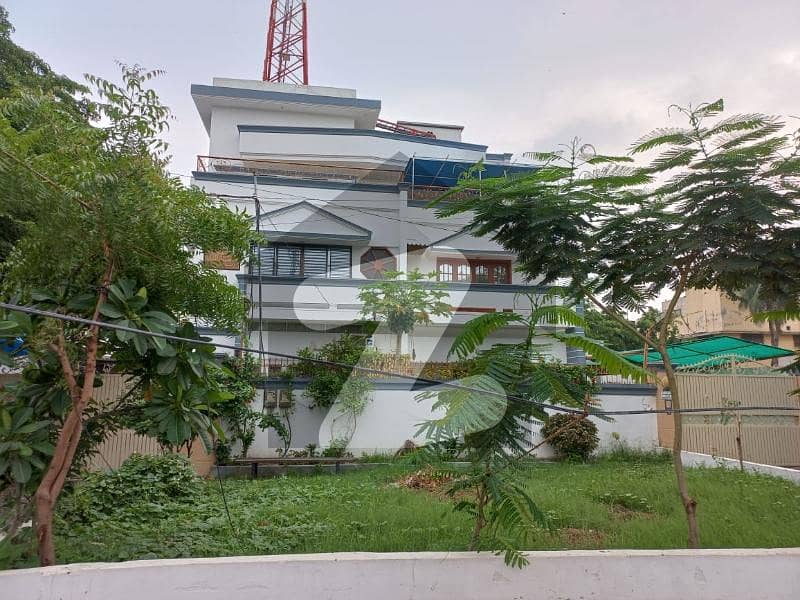 600 Square Yards Triple Storey Commercial Building 600 Square Yards Triple Storey Commercial Building