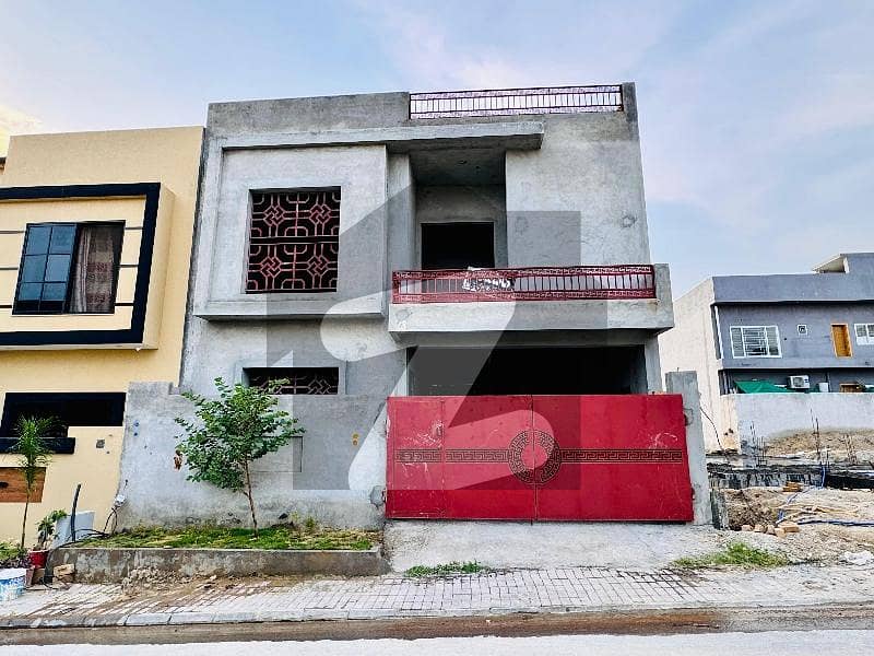 کوہستان انکلیو واہ کینٹ,واہ میں 5 کمروں کا 7 مرلہ مکان 2.1 کروڑ میں برائے فروخت۔