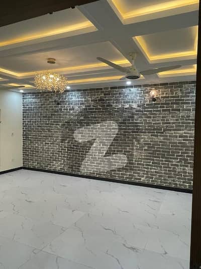 10 MARLA BRAND NEW DOUBLE STORY HOUSE FOR RENT IN JINNAH GARDEN