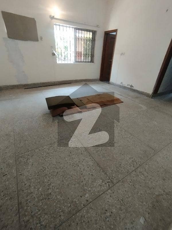 House available for sale in g9/4 House available for sale in g9/4