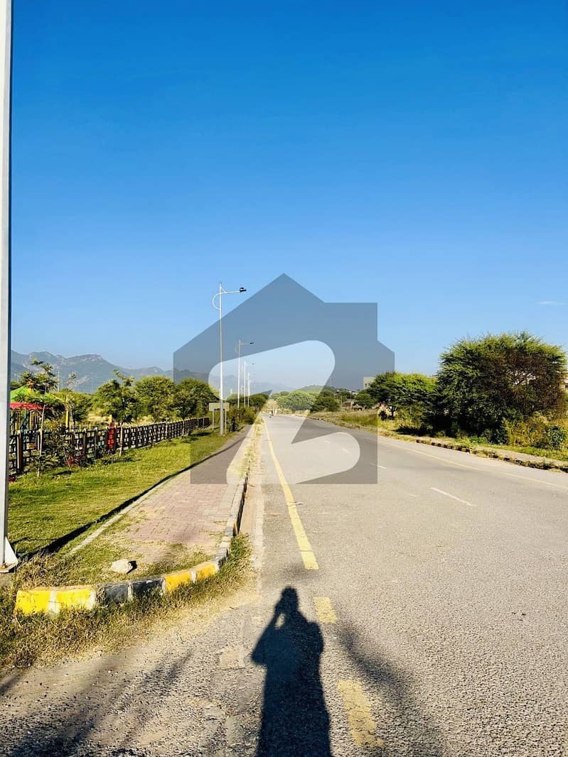 10 MARLA PLOT AVAILABLE FOR SALE D-12