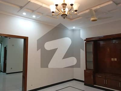 سوان گارڈن اسلام آباد میں 4 کمروں کا 8 مرلہ مکان 1.1 لاکھ میں کرایہ پر دستیاب ہے۔