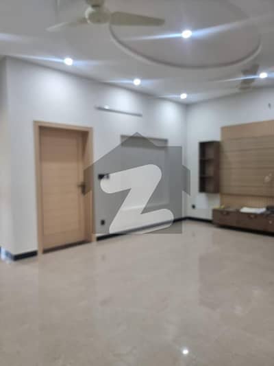 بحریہ انکلیو - سیکٹر بی1 بحریہ انکلیو,بحریہ ٹاؤن,اسلام آباد میں 5 کمروں کا 10 مرلہ مکان 1.3 لاکھ میں کرایہ پر دستیاب ہے۔