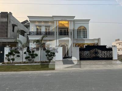 سینٹرل پارک ہاؤسنگ سکیم لاہور میں 6 کمروں کا 1 کنال مکان 7.6 کروڑ میں برائے فروخت۔