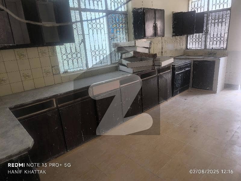 3 beds ground portion available for rent in G10 3 beds ground portion available for rent in G10