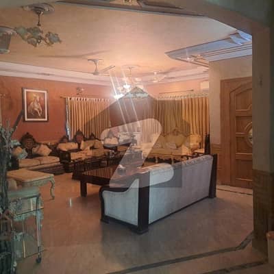 آئی ۔ 8 اسلام آباد میں 9 کمروں کا 1 کنال مکان 19.0 کروڑ میں برائے فروخت۔