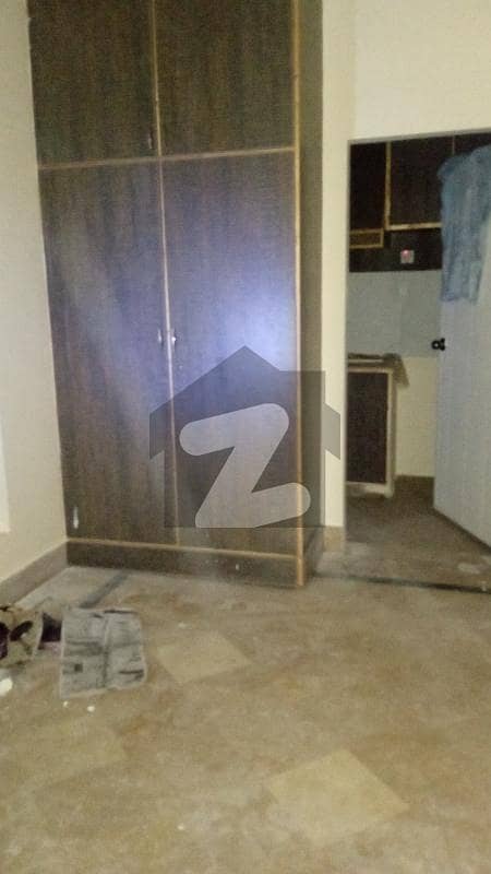 1 bed TV kitchen