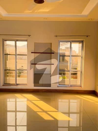 1 KANAL UPPER PORTION FOR RENT IN DHA PHASE 8 AIR AVENUE