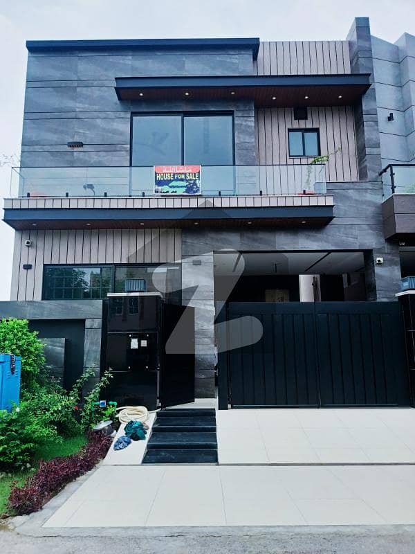 5 MARLA BRAND NEW MODERN AND ELEGANT HOUSE FOR SALE IN CLOSE TO VALENCIA TOWN