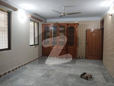 16 Marla Lower Portion For Rent In Model Town - Block B Lahore