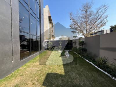 ڈی ایچ اے فیز 8 ڈیفنس (ڈی ایچ اے),لاہور میں 5 کمروں کا 1 کنال مکان 8.15 کروڑ میں برائے فروخت۔