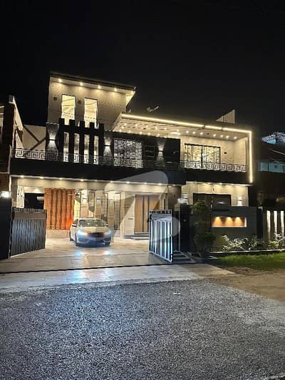 Experience the Height of Luxury!  1 Kanal Brand New Ultra-Modern House Available for Sale in Prime Location of Valencia Town, Lahore.  Featuring top-tier construction, elegant interiors, and spacious design perfect for those who demand class, comfort, and convenience.