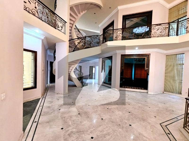 Beautiful 4 Kanal House Is For Rent