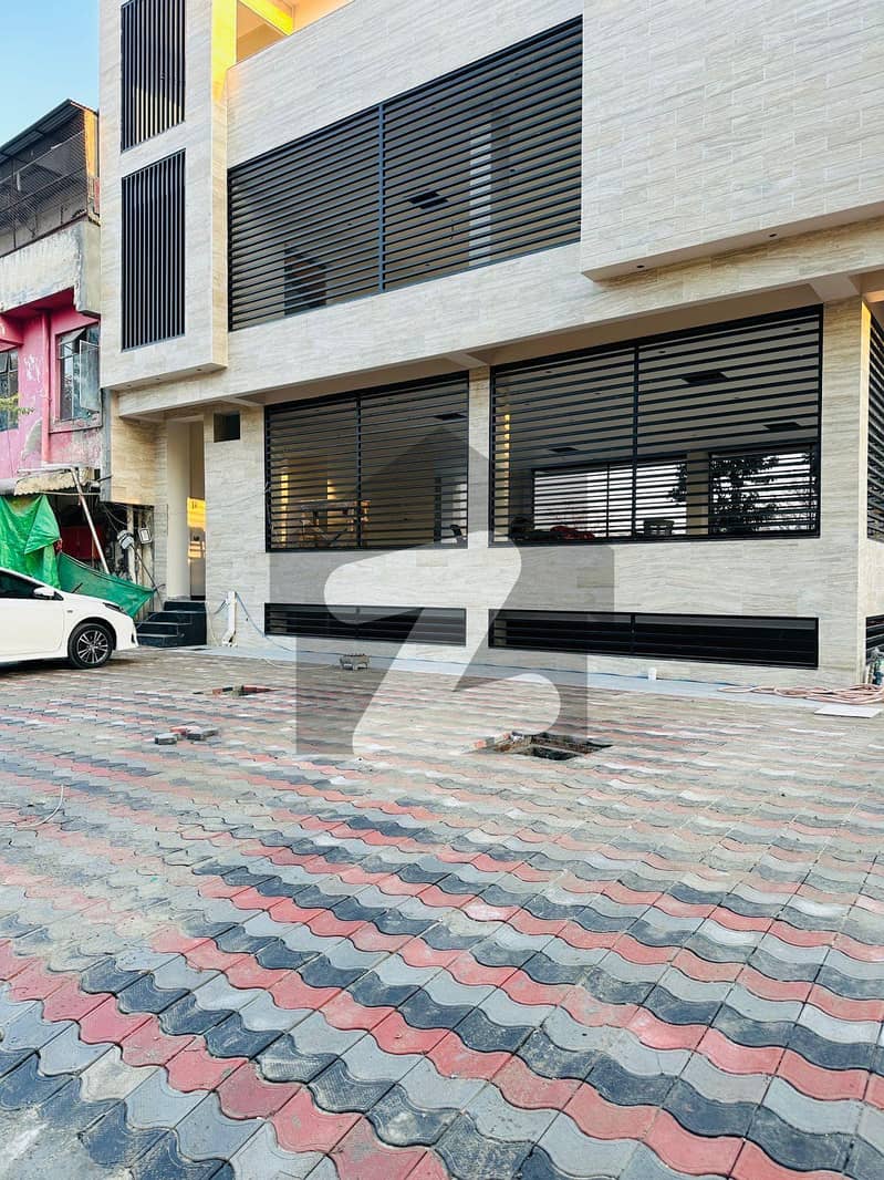 جی ۔ 10 اسلام آباد میں 8 مرلہ عمارت 32.0 کروڑ میں برائے فروخت۔