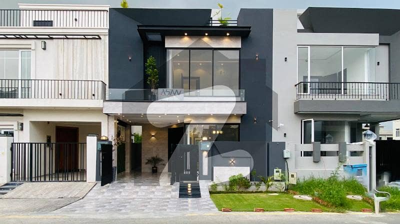 Ultra Modern 5 Marla House Near Dolmen Mall