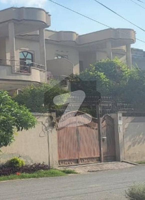 نشیمن کالونی ملتان میں 5 کمروں کا 10 مرلہ مکان 1.65 کروڑ میں برائے فروخت۔ نشیمن کالونی ملتان میں 5 کمروں کا 10 مرلہ مکان 1.65 کروڑ میں برائے فروخت۔