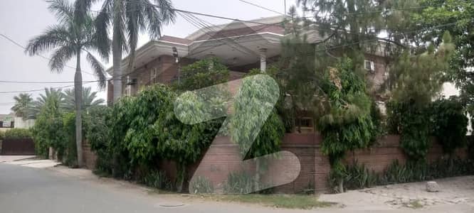 1.3 Kanal Corner House Is Available For Sale In Gulberg
