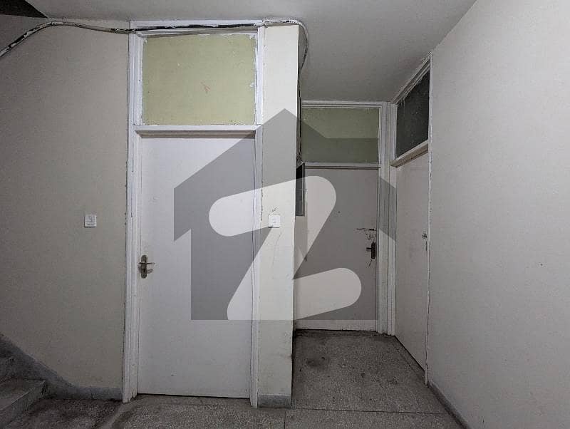 10 Marla 3-Bedrooms 3-Bathrooms Flat Available For Sale 10 Marla 3-Bedrooms 3-Bathrooms Flat Available For Sale