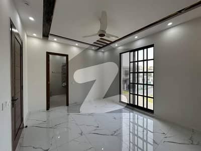 10 Marla House For Rent In Reasonable Price At Very Hot Location