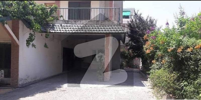 ایف ۔ 6/1 ایف ۔ 6,اسلام آباد میں 4 کمروں کا 1 کنال مکان 25.0 کروڑ میں برائے فروخت۔