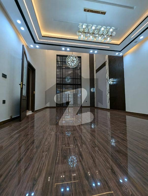 Beautiful House In IEP Town Near Valancia Housing Socity