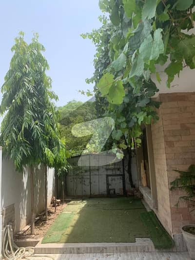 10 Marla House For Sale In Bahria Town Lahore Sector D Block CC