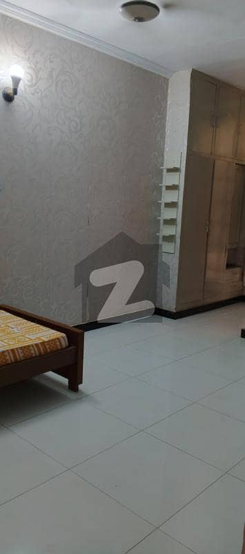 I 10/2 Ground Flooring Tile For Rent