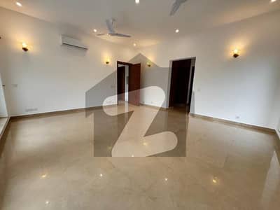 ایف ۔ 6 اسلام آباد میں 5 کمروں کا 1 کنال مکان 10.0 لاکھ میں کرایہ پر دستیاب ہے۔