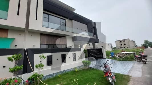 بیدیاں روڈ لاہور میں 5 کمروں کا 9 مرلہ مکان 3.5 کروڑ میں برائے فروخت۔