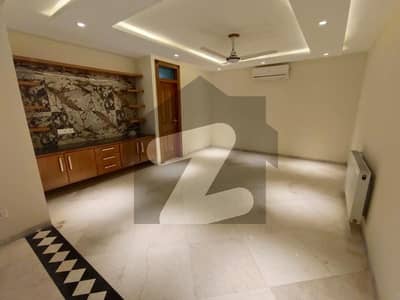 HOUSE FOR SALE SECTOR F 8 SIZE 500 SQUARE YARDS TOP LOCATION