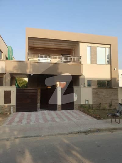 Just Like Brand New 272sq yd Ready to Move Villa in Street 30, Series 902 Precinct-1, 0.5km from main entrance. A-One Construction Standard 5Bed Drawing Dining Lounge Near To Roots Millennium Schools