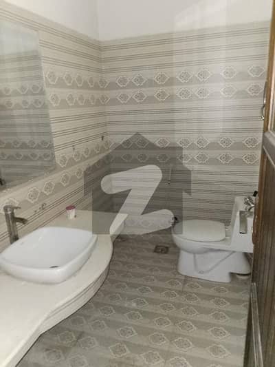1 KANAL LOWER PORTION IS AVAILABLE FOR RENT