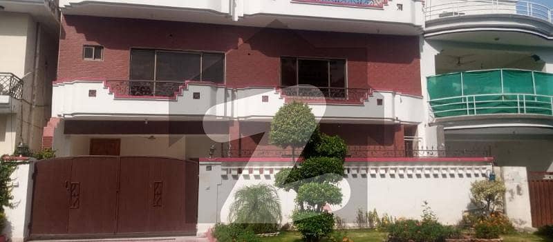آئی ۔ 8 اسلام آباد میں 7 کمروں کا 1 کنال مکان 3.5 لاکھ میں کرایہ پر دستیاب ہے۔