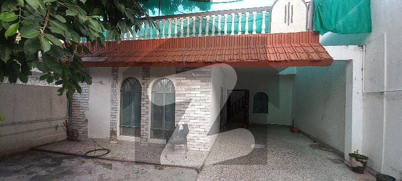 جی ۔ 8/2 جی ۔ 8,اسلام آباد میں 4 کمروں کا 10 مرلہ مکان 1.7 لاکھ میں کرایہ پر دستیاب ہے۔