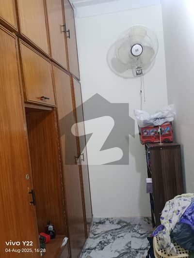 ماڈل ٹاؤن ایکسٹینشن ماڈل ٹاؤن,لاہور میں 2 کمروں کا 10 مرلہ بالائی پورشن 65.0 ہزار میں کرایہ پر دستیاب ہے۔