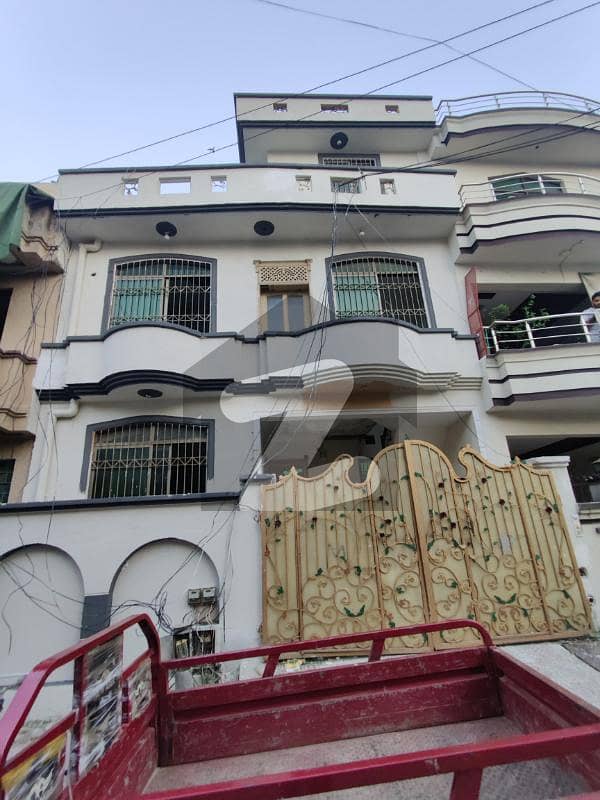 آئی ۔ 10 اسلام آباد میں 6 کمروں کا 5 مرلہ مکان 4.2 کروڑ میں برائے فروخت۔