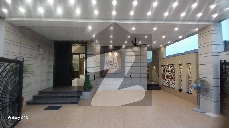 12 Marla beautiful location house available for sale