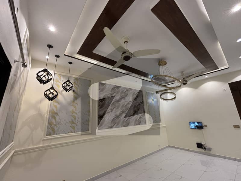 VALENCIA TOWN BRAND NEW BEAUTIFUL BEST LOCATION HOUSE IS AVAILABLE FOR SALE VALENCIA TOWN BRAND NEW BEAUTIFUL BEST LOCATION HOUSE IS AVAILABLE FOR SALE