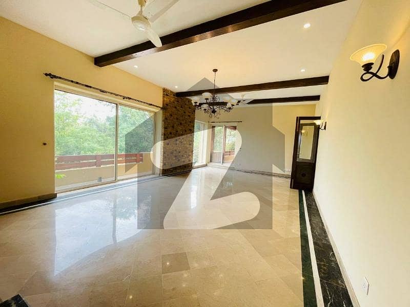Beautiful Luxurious 5 Bedroom House