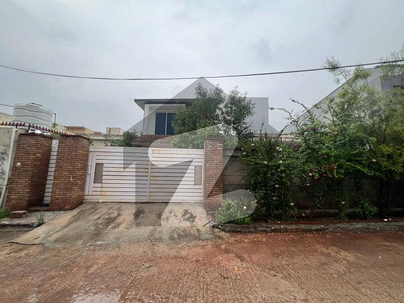 بنی گالہ اسلام آباد میں 4 کمروں کا 1 کنال مکان 6.9 کروڑ میں برائے فروخت۔